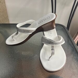 New ITALIAN SHOEMAKERS white woman sandals Jeweled Minley Flip-Flops Size 9